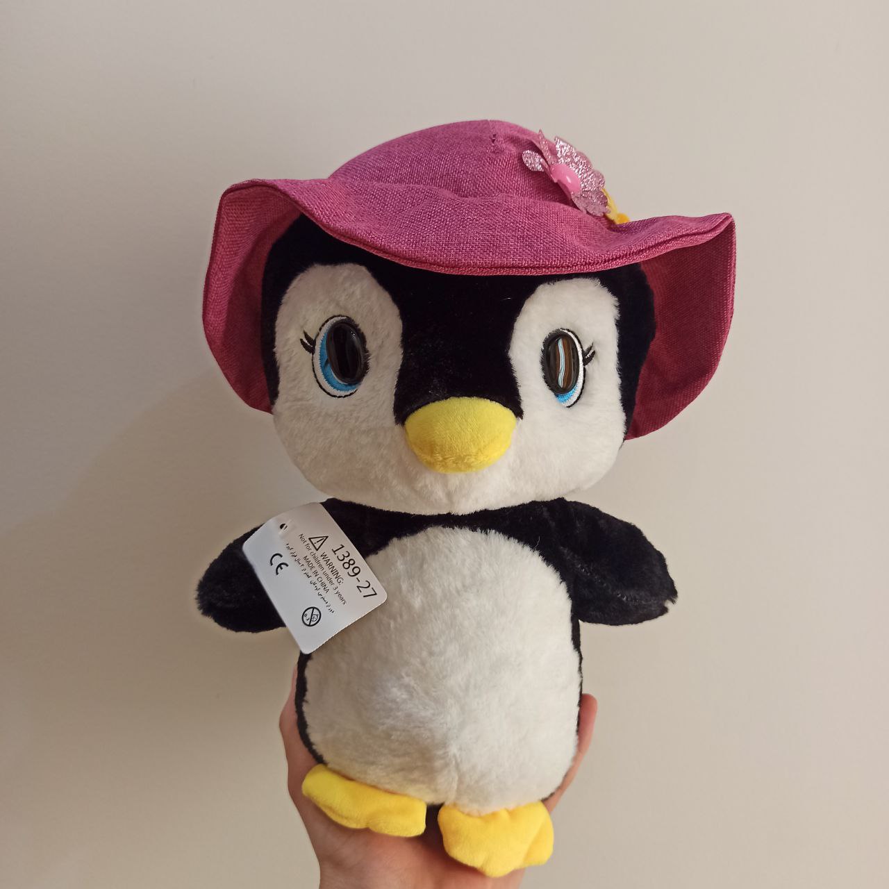 عروسک پنگوئن کلاه دار